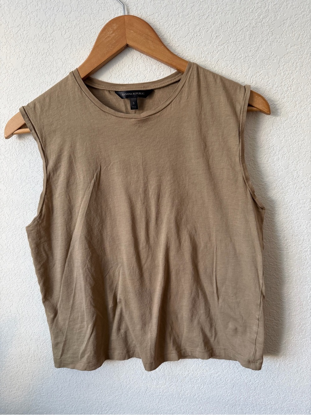 Banana Republic Women’s Sleeveless Crewneck Tank